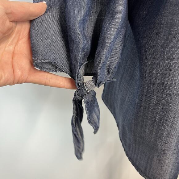 Liz Claiborne Blouse Shirt Tunic size Small Blue Denim Chambray Langenlook Barn - Picture 4 of 7